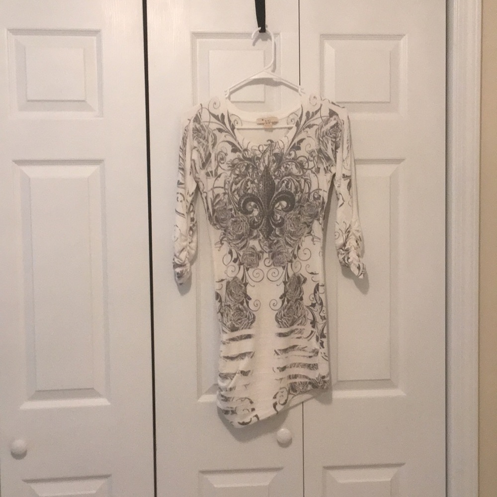 Grey and white top